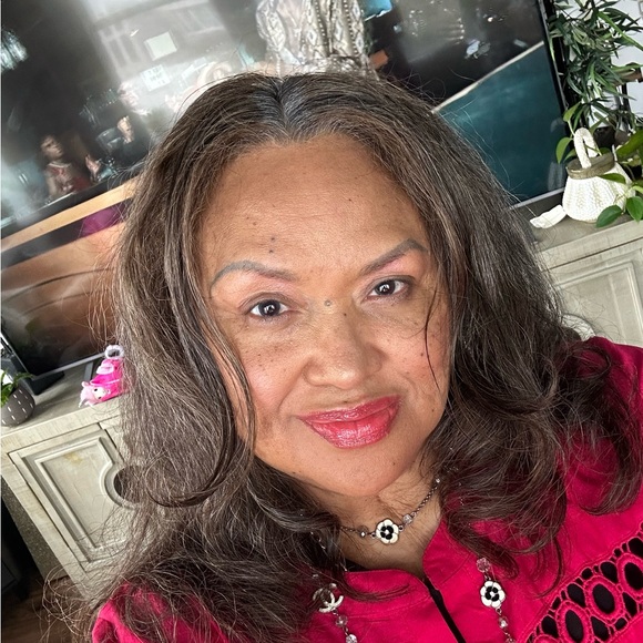 Meet your Posher, DeeDee - Picture 3 of 6